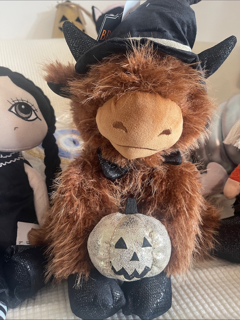 Plush Brown highland COW Toy with Glitter Pumpkin - Picture 2 of 4